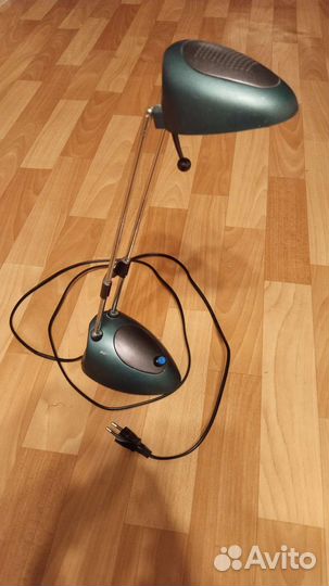 Продаю настольную лампу