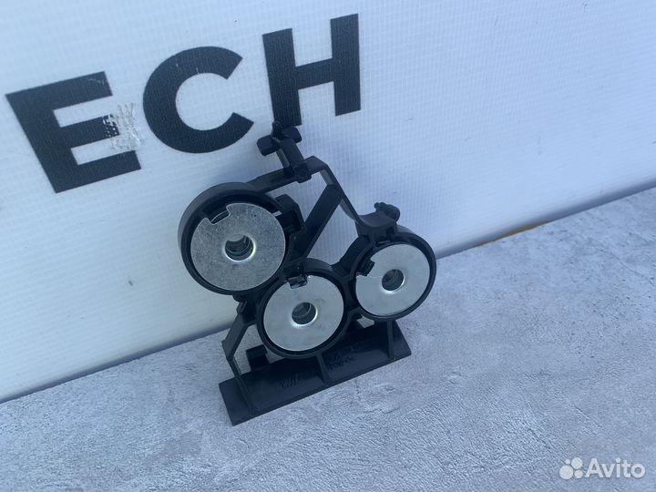 Кронштейн передней панели Mercedes A2136205900