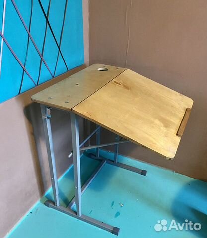 Школьная парта / конторка и стул