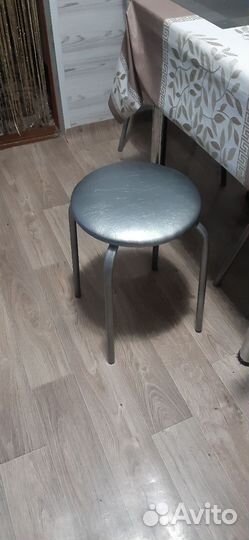 Две табуретки