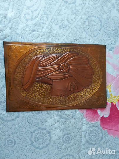 Панно чеканка девушка