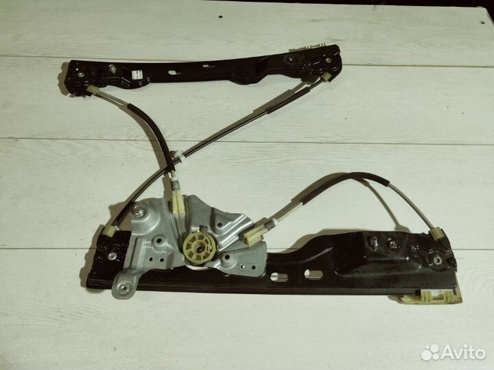 Стеклоподъемник передний правый Opel Astra J 2010