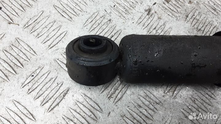 Амортизатор задний Mitsubishi Pajero Sport I (1996