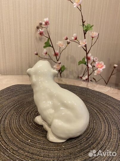 Статуэтка белый медведь