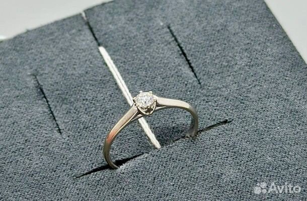 Кольцо с природным камнем Золото