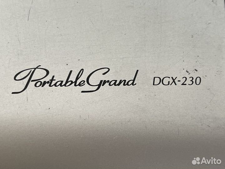Цифровое пианино Yamaha DGX-230