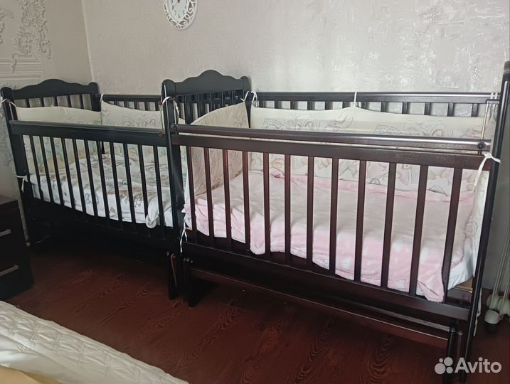 Детская кроватка с поперечным маятником