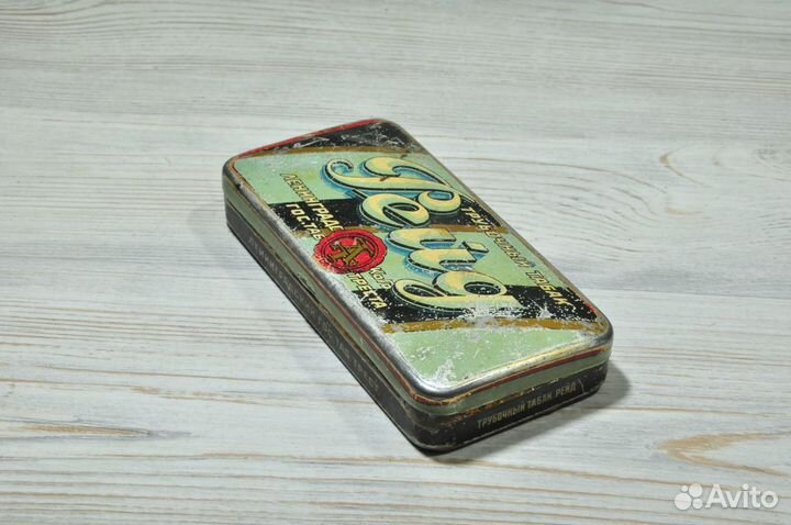 Жестяная коробочка от табака 