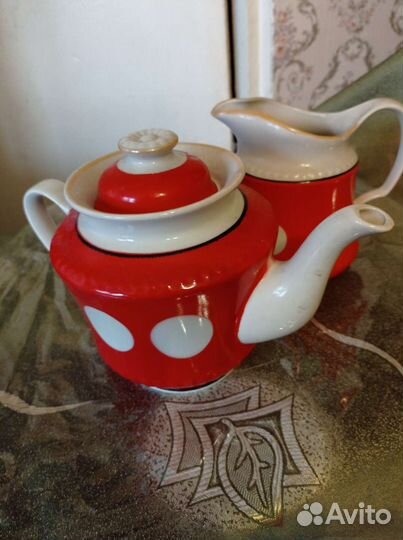 Чайник и молочник