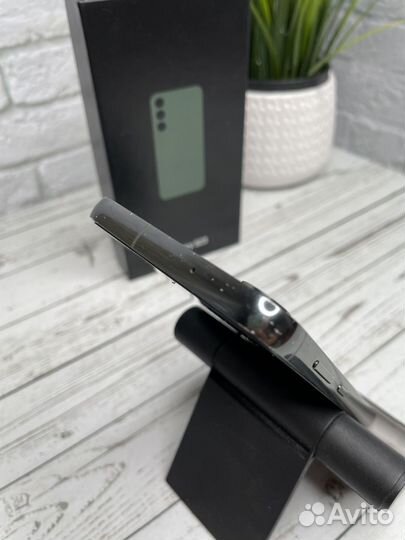 Samsung Galaxy S23, 8/256 ГБ