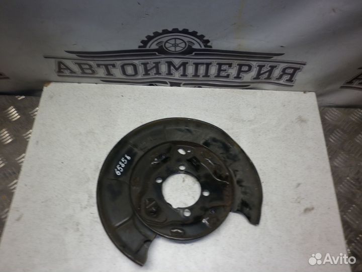 Тормозной щиток Toyota Prius 40 Alpha / V / +