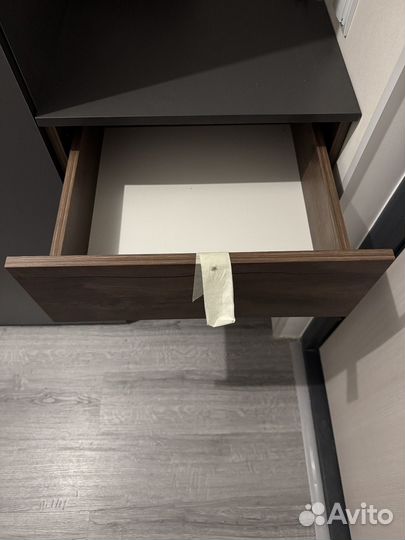 Узкая тумба в прихожую