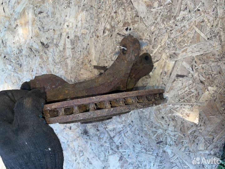 Кулак поворотный в сборе передний левый Citroen C4