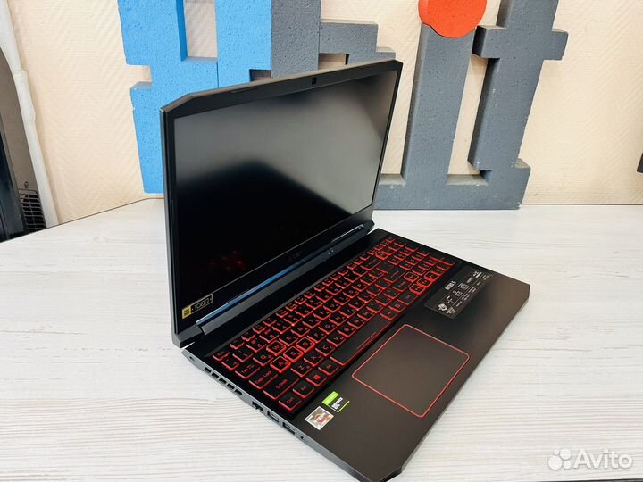 Acer nitro 5 ryzen 5-4600 GTX 1650ti