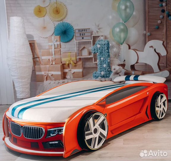 Детская кровать машина