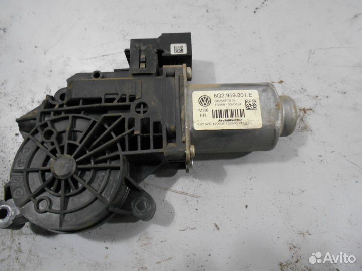 Мотор стеклоподъемника передний прав.Skoda Fabia 2