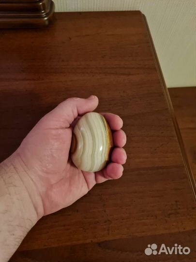 Яйцо из камня Оникс