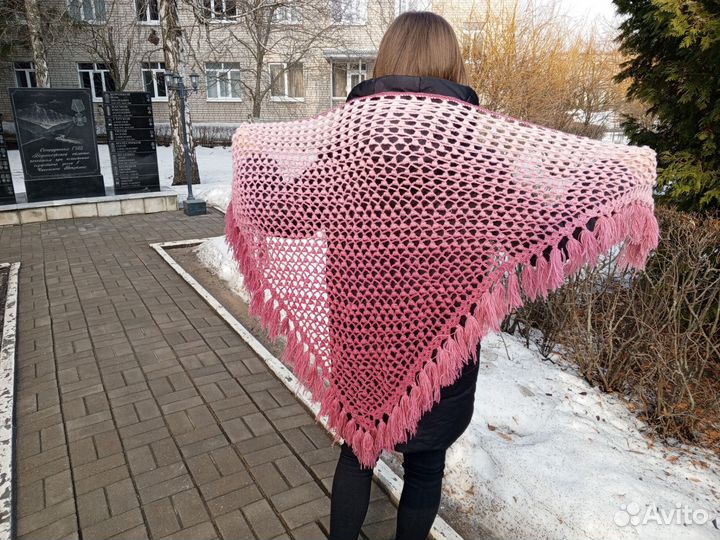 Шаль ручной работы из ангорской пряжи