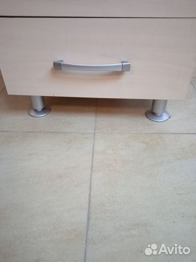 Тумбочка офисная выкатная