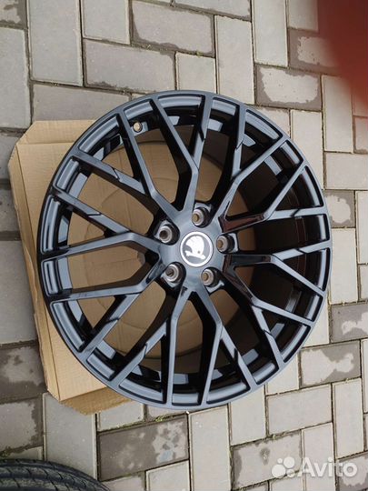 R18/5/112 Skoda Octavia A7 VRS A8, VW Passat b7