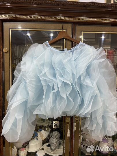Блузка с воланами голубая