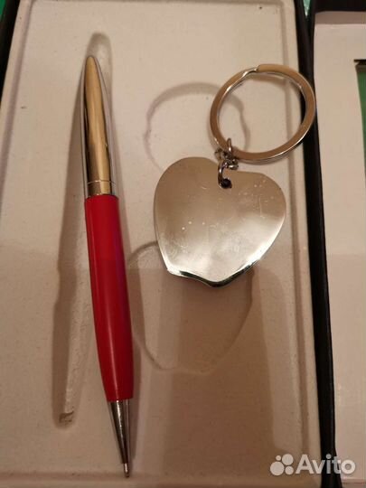Подарочный набор. Брелок+шариковая ручка