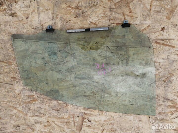 Стекло переднее правое Toyota Vitz KSP90