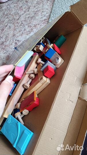 Деревянный кукольный домик с мебелью