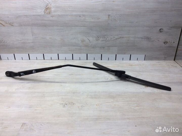 Поводок стеклоочистителя передний правый Mazda 3