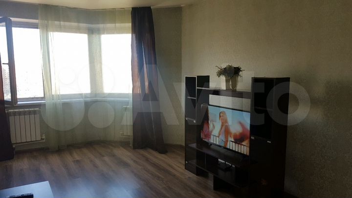 2-к. квартира, 65 м², 8/17 эт.