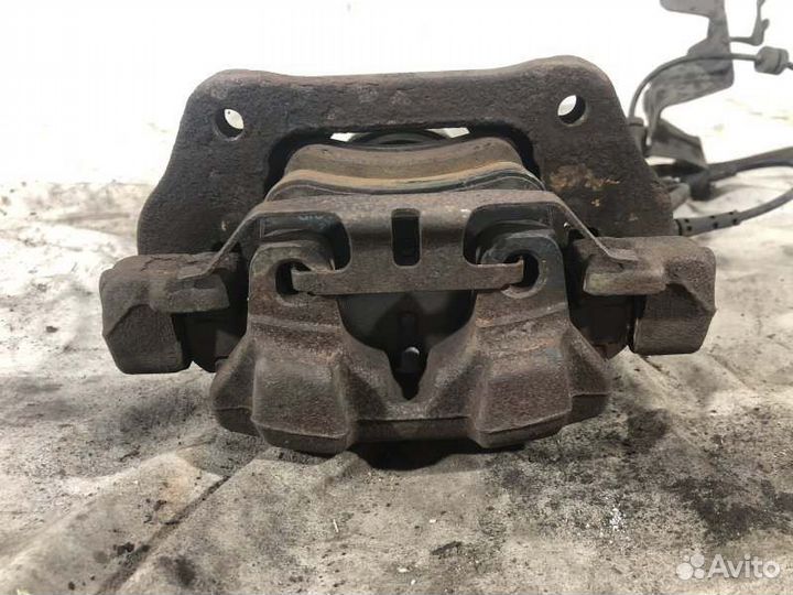 Суппорт тормозной передний левый Bmw 3-Series F30