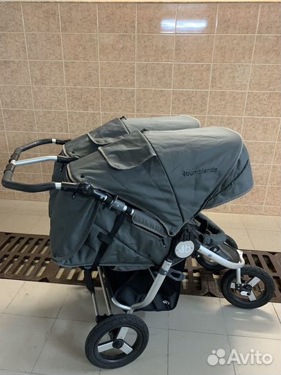 Коляска для двойни bumbleride
