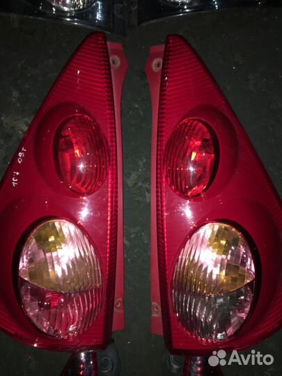 Фонарь правый и левый пежо 107