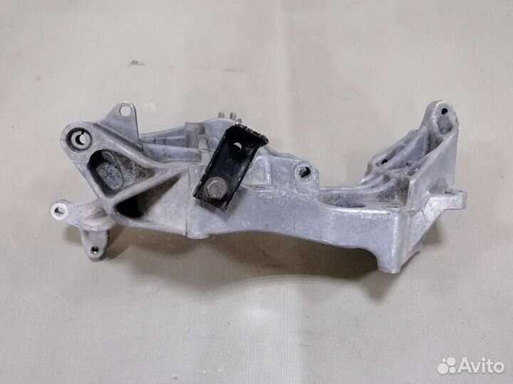 Кронштейн генератора 1.8 ADR Passat B5 Audi A4/A6
