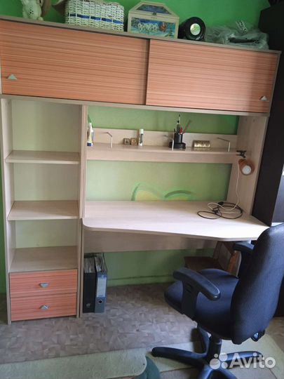 Письменный стол с полками, ящиками