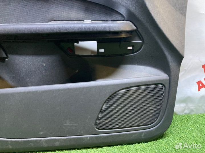 Обшивка двери передняя левая Ford Focus 2 хэтчбек