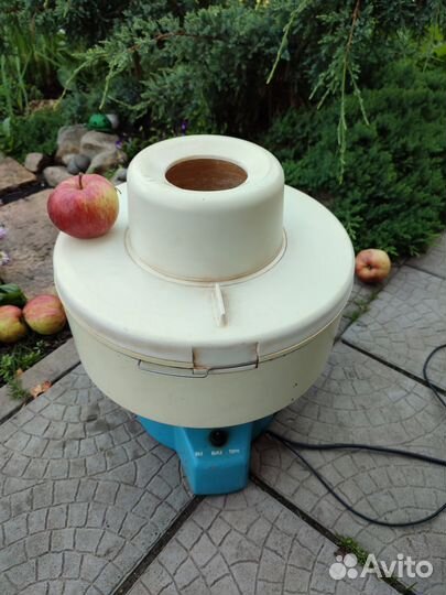 Соковыжималка Россошанка свпр-201 в хор. состоянии