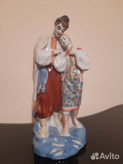 Статуэтка фарфоровая 
