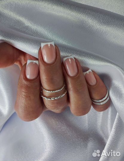 Маникюр, педикюр, наращивание ногтей