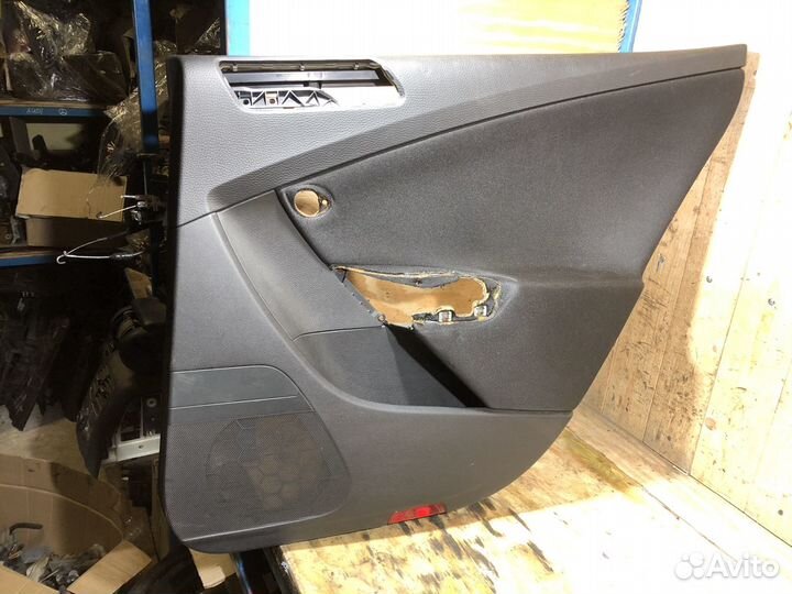 Обшивка задней правой двери VW Passat B6 79041