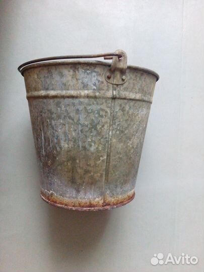 Вёдра эмалиров. и оцинков. для дачи