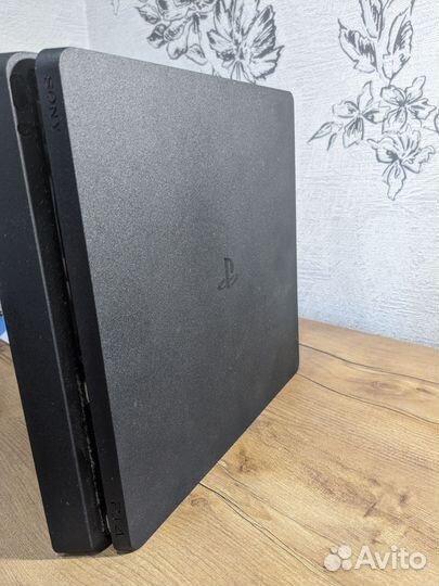 Sony playstation 4 slim 1 TB + коробка + 3 игры