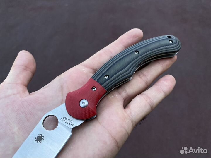 Нож Spyderco red