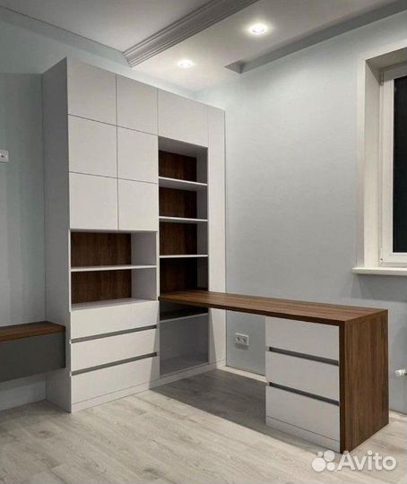 Рабочая зона у окна