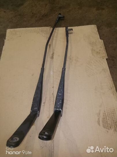 Поводок дворников передний Форд Фокус 2