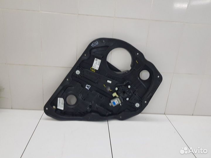 Стеклоподъемник электрический задней левой двери