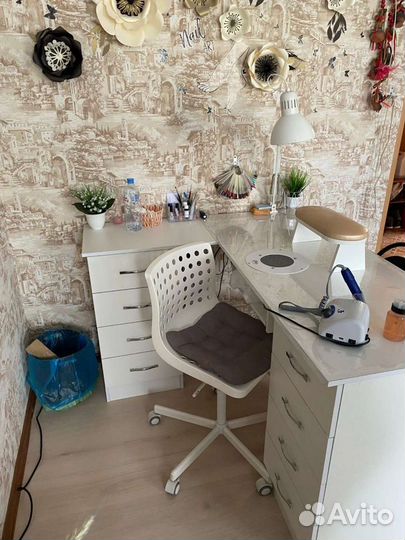 Маникюрный стол угловой