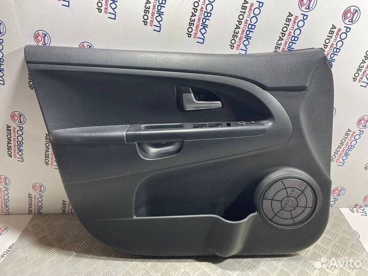 Обшивка двери Kia Venga