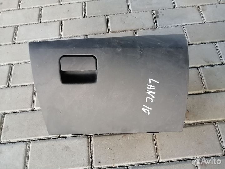 Бардачок Митсубиси лансер 10