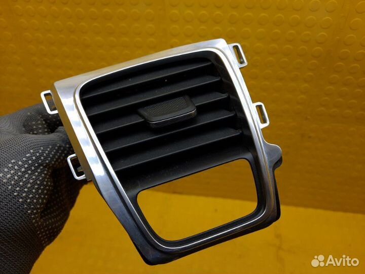 Б/У Дефлектор воздушный В хорошем состоянии